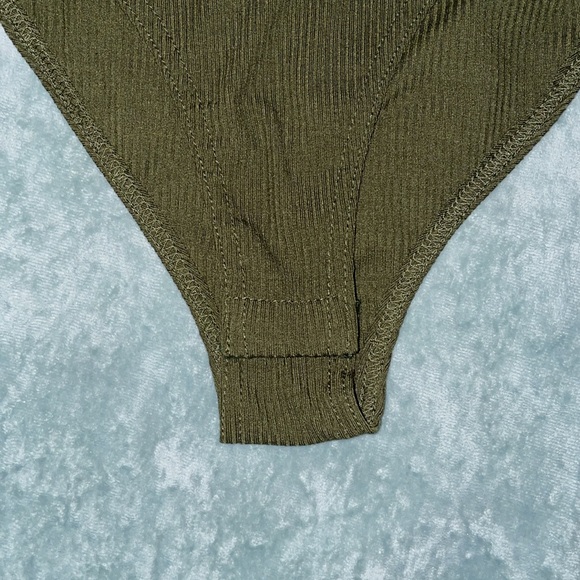 3/$10 Ribbed bodysuit - Picture 5 of 7